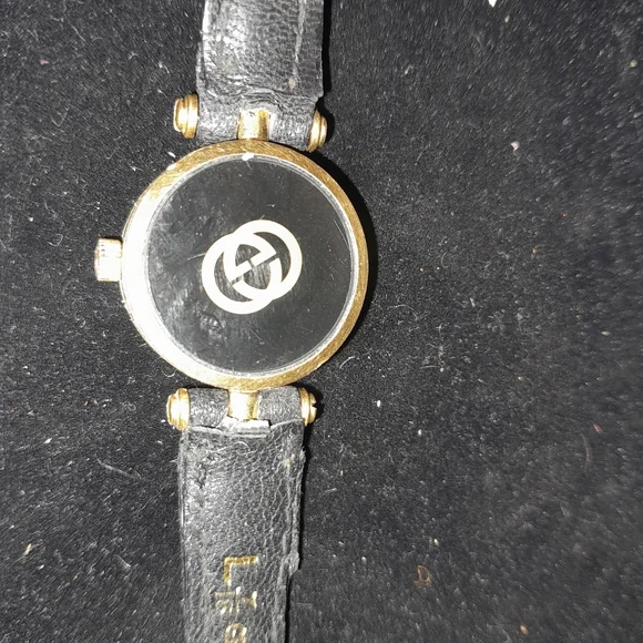 Vintage 1980's Gucci ladies 2000L gold & black ceramic wristwatch w/black strap